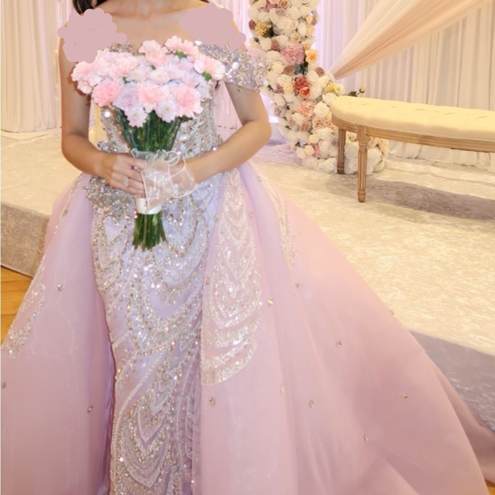 Elegant light lilac evening gown